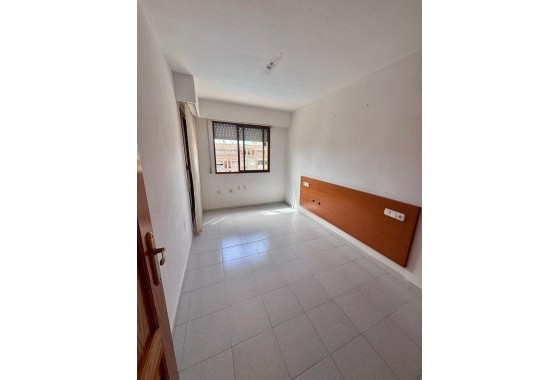 Resale - Apartment / flat - Torrevieja - PARQUE DE LAS NACIONES