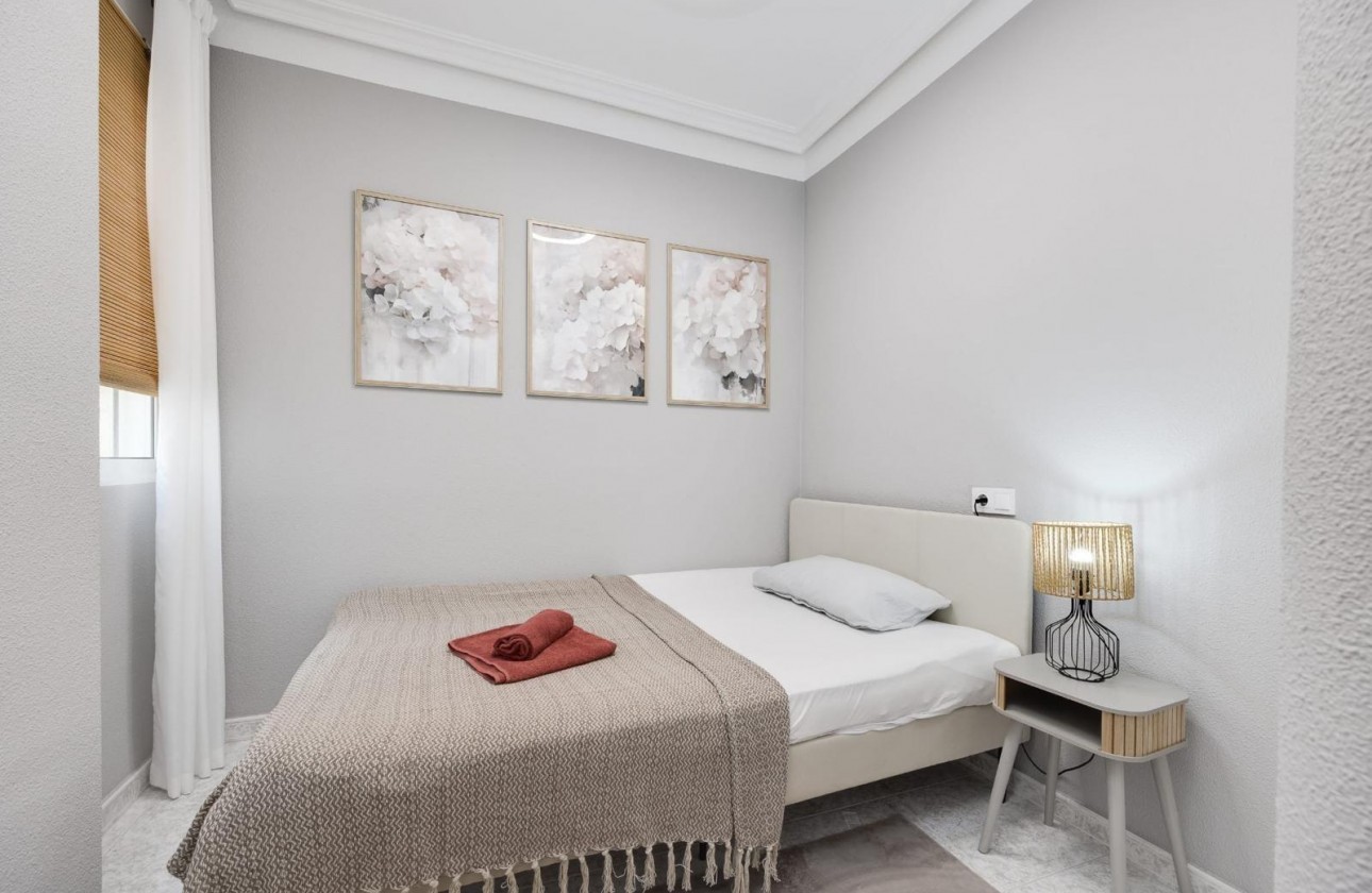 Resale - Apartment / flat - Torrevieja - Estacion de autobuses