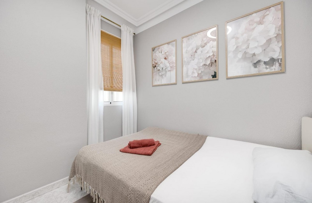 Resale - Apartment / flat - Torrevieja - Estacion de autobuses