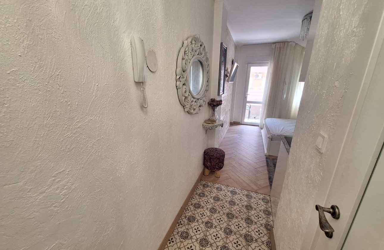 Resale - Apartment / flat - Torrevieja - Playa del Cura