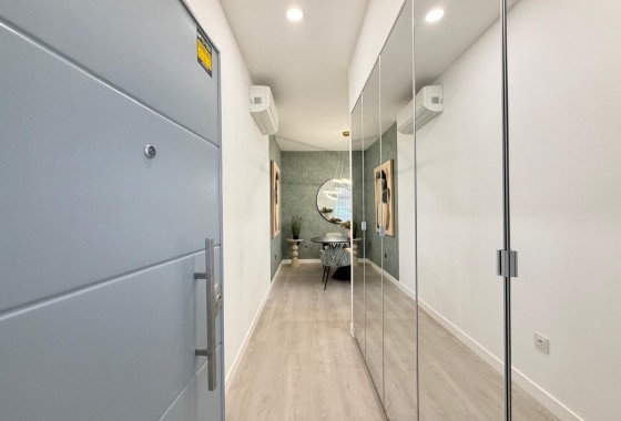 Resale - Apartment / flat - Torrevieja - Playa del Cura