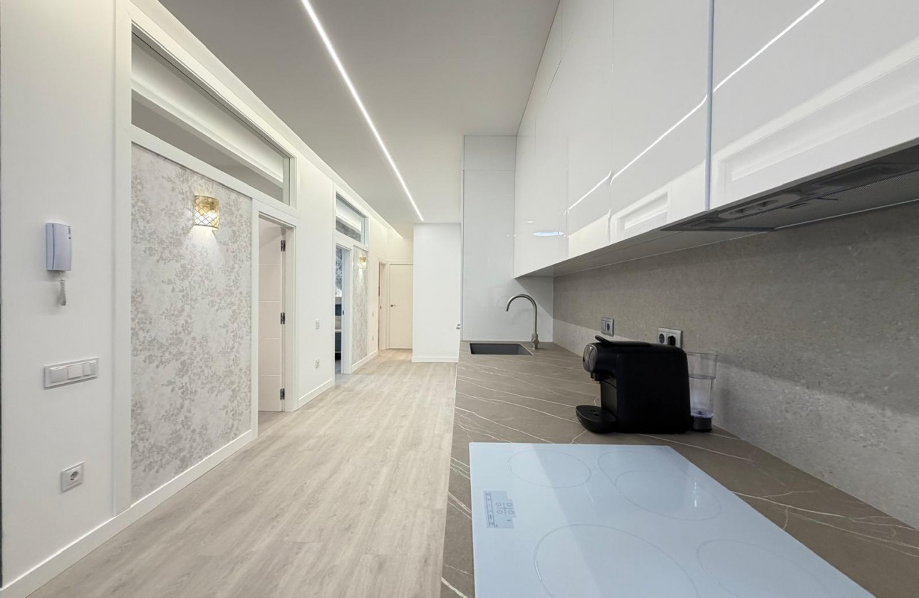 Resale - Apartment / flat - Torrevieja - Playa del Cura