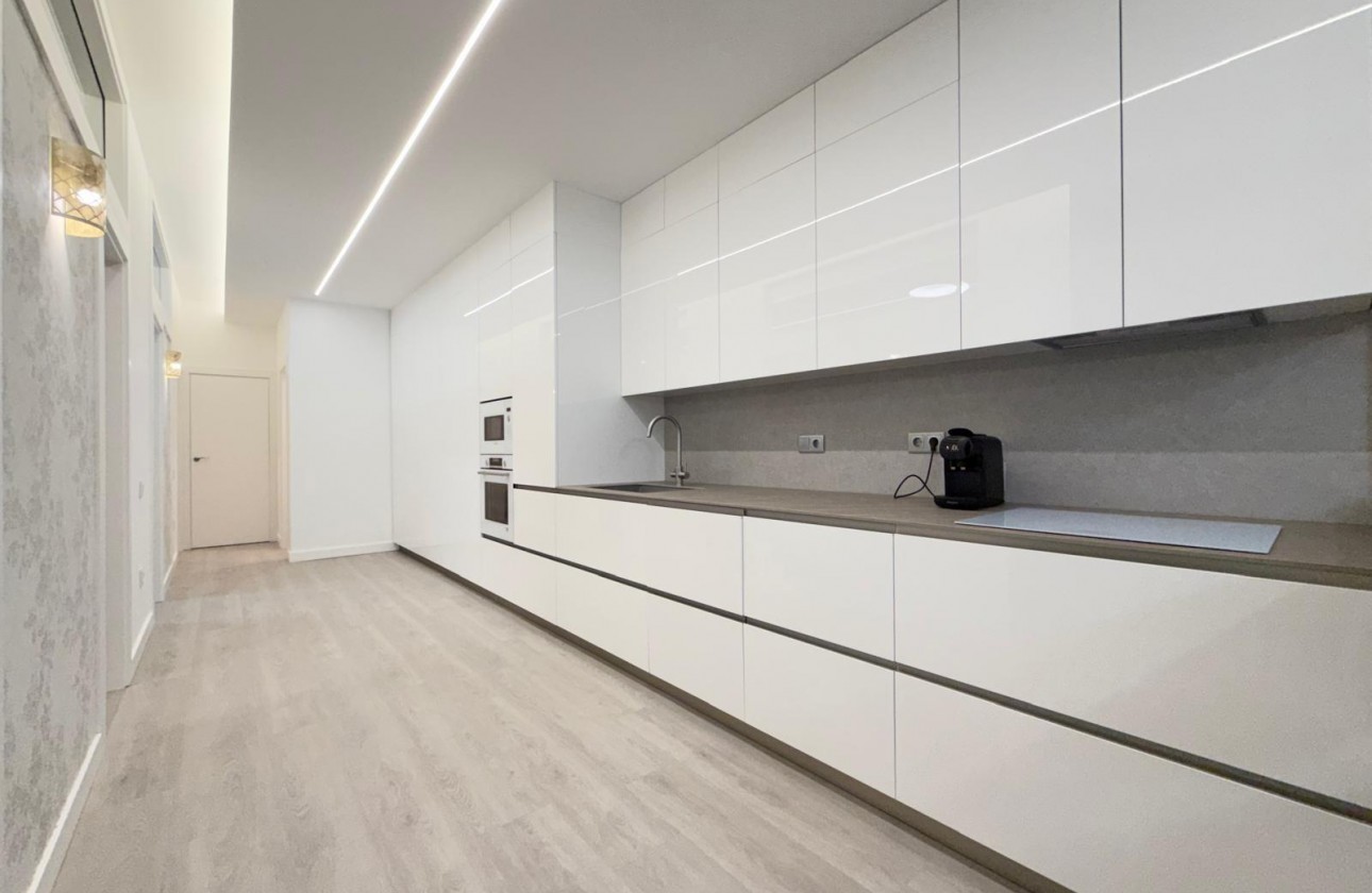 Resale - Apartment / flat - Torrevieja - Playa del Cura