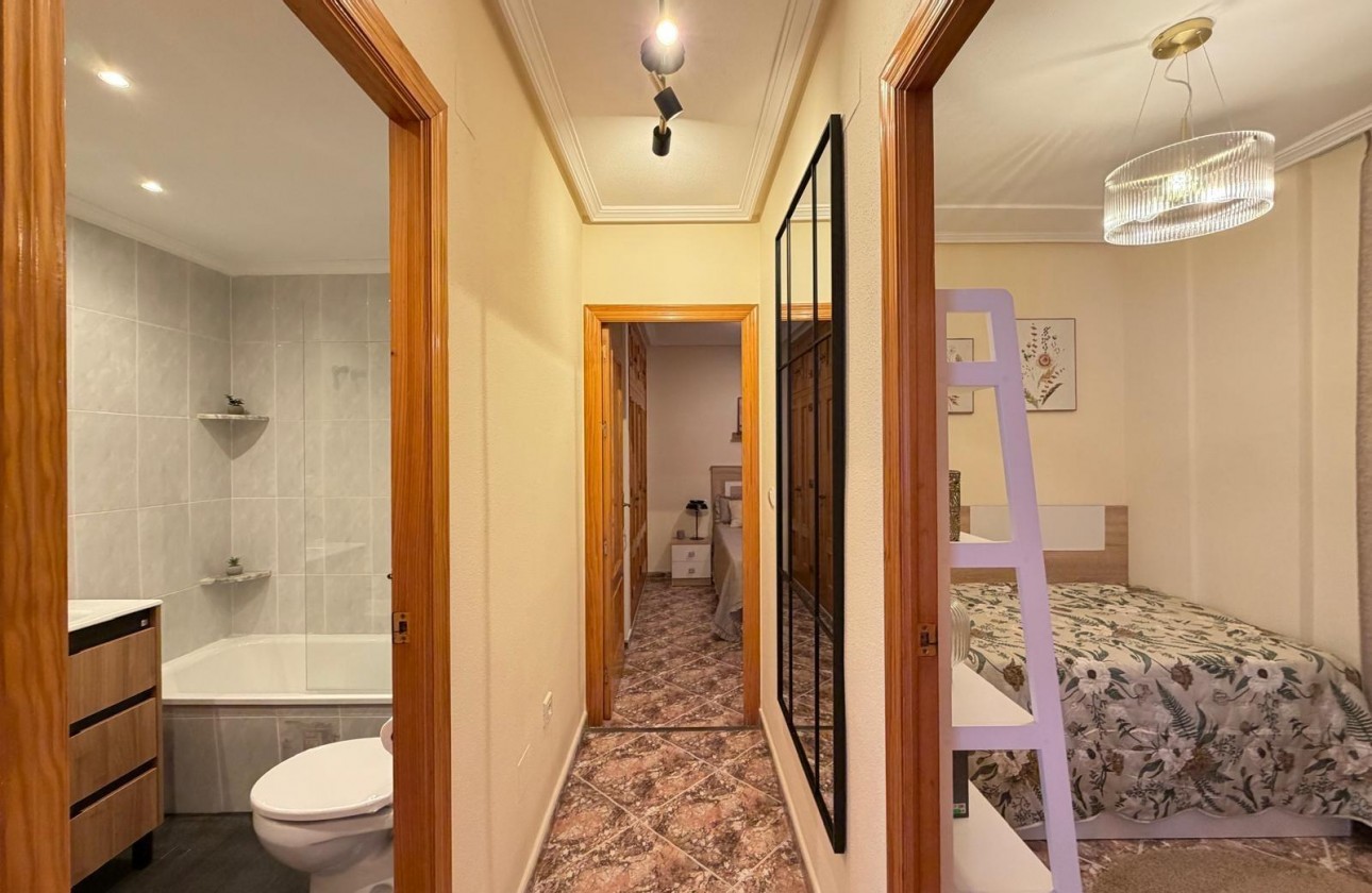Resale - Apartment / flat - Torrevieja - Centro