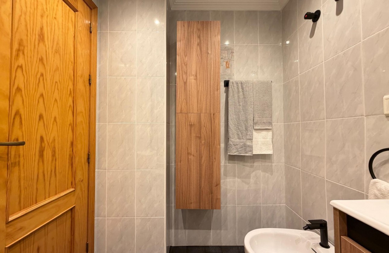 Resale - Apartment / flat - Torrevieja - Centro