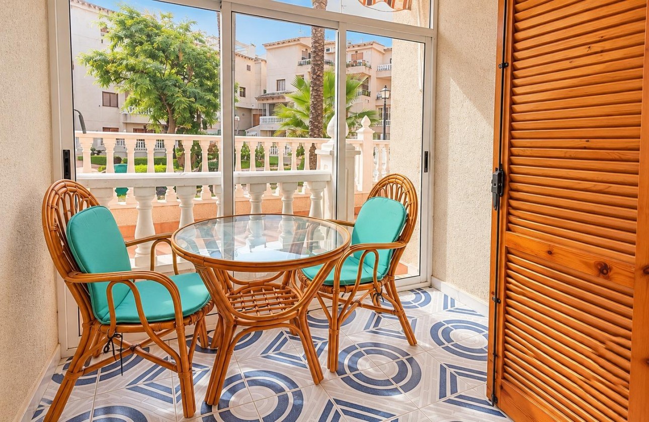 Resale - Apartment / flat - Torrevieja - Playa de los Locos