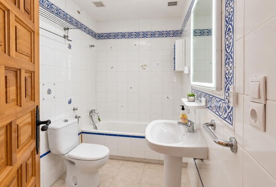 Resale - Apartment / flat - Torrevieja - Playa de los Locos