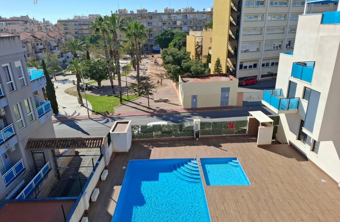 Resale - Apartment / flat - Torrevieja - Estacion de autobuses