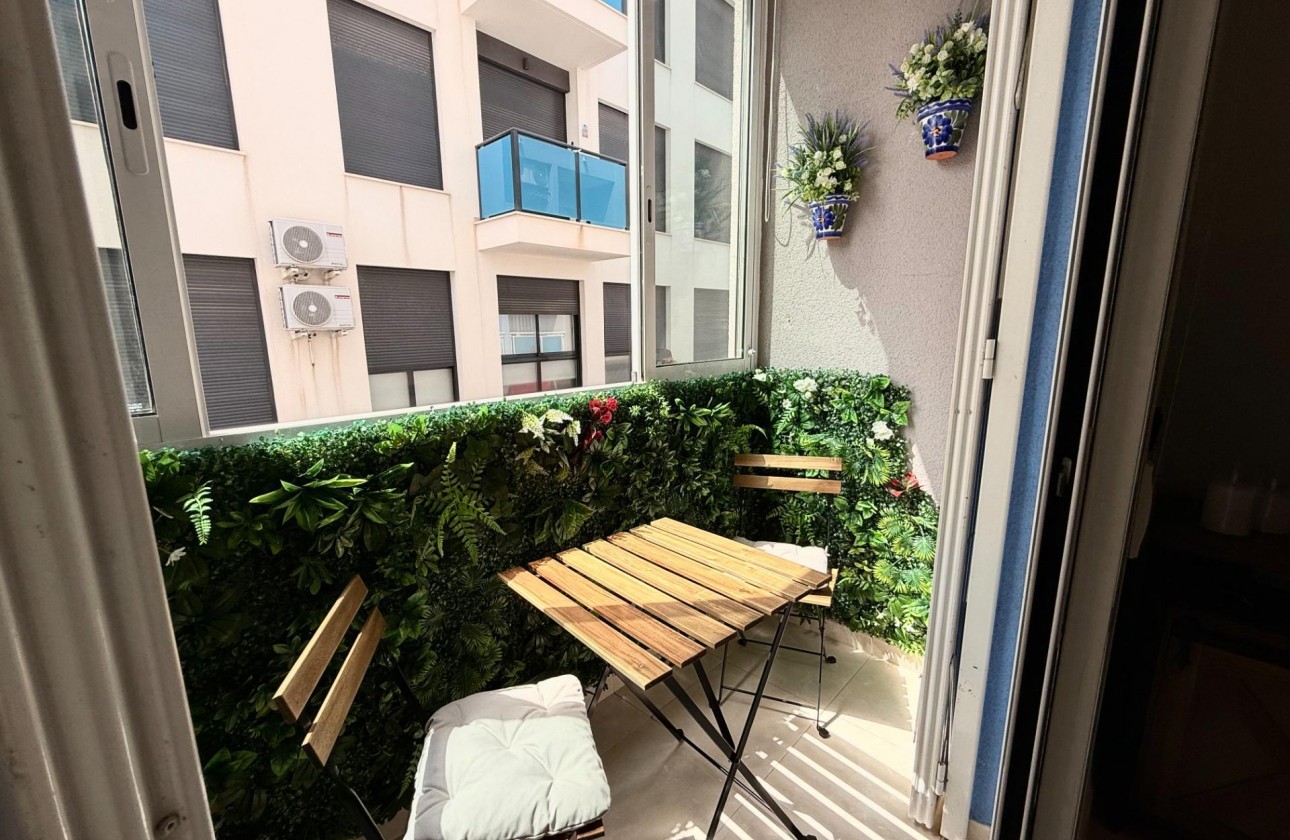 Resale - Apartment / flat - Torrevieja - Estacion de autobuses