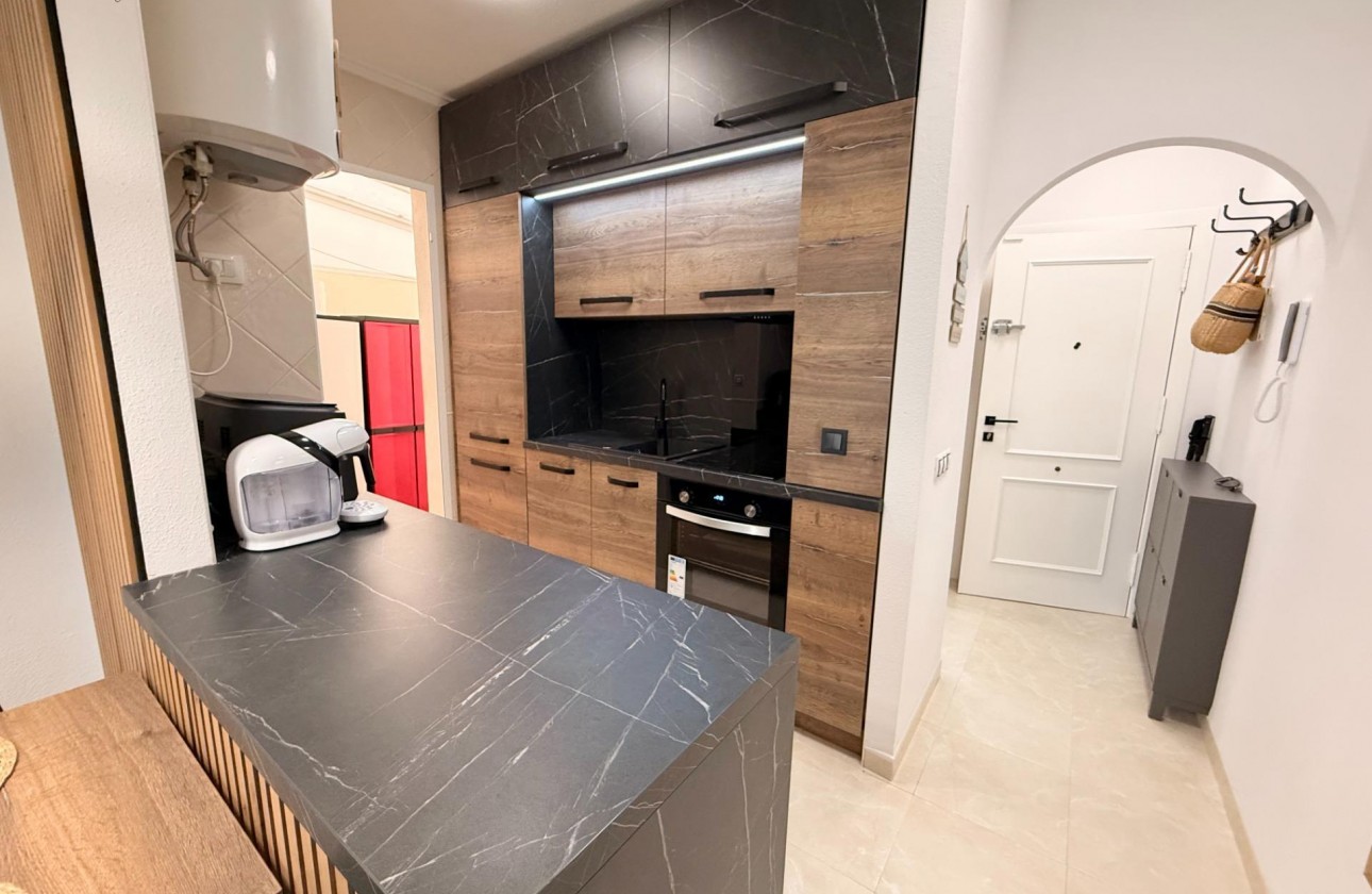 Resale - Apartment / flat - Torrevieja - Estacion de autobuses
