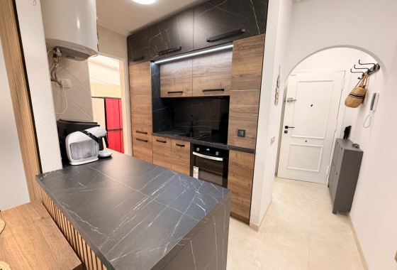 Resale - Apartment / flat - Torrevieja - Estacion de autobuses
