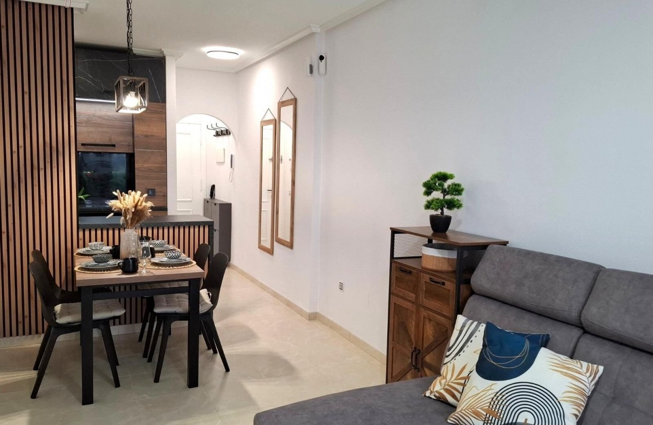 Resale - Apartment / flat - Torrevieja - Estacion de autobuses