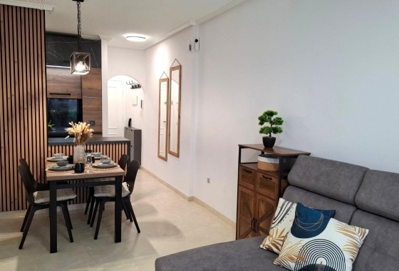 Resale - Apartment / flat - Torrevieja - Estacion de autobuses