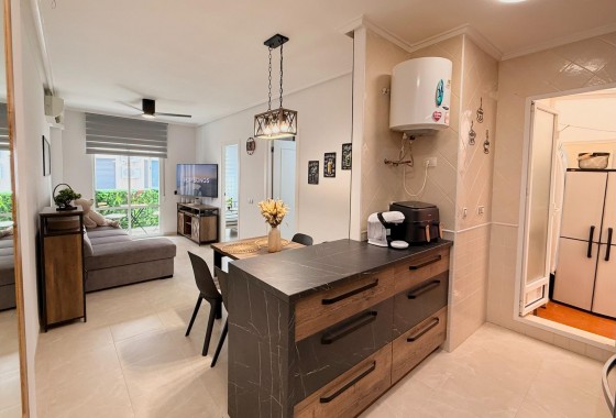Resale - Apartment / flat - Torrevieja - Estacion de autobuses