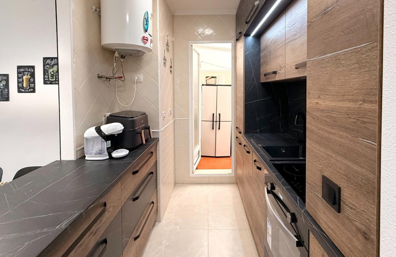 Resale - Apartment / flat - Torrevieja - Estacion de autobuses