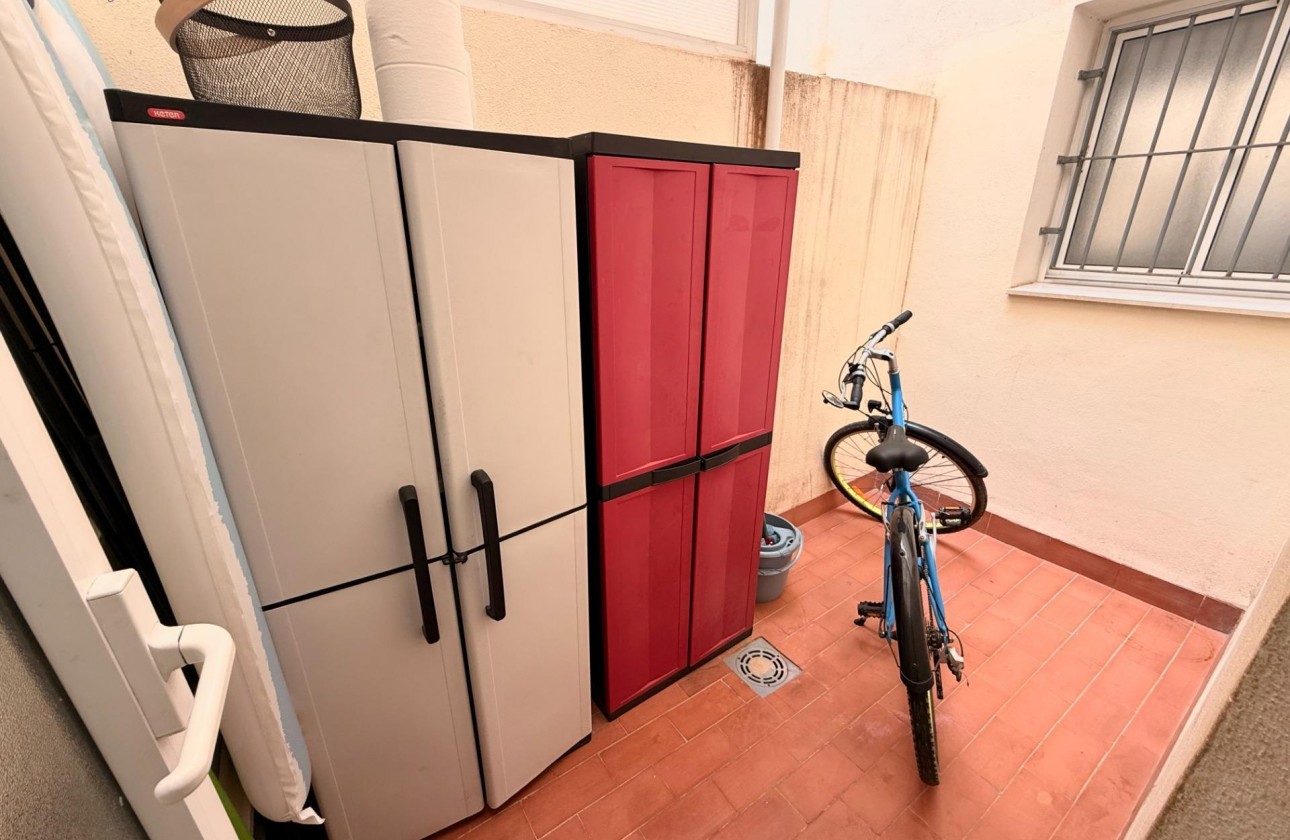 Resale - Apartment / flat - Torrevieja - Estacion de autobuses