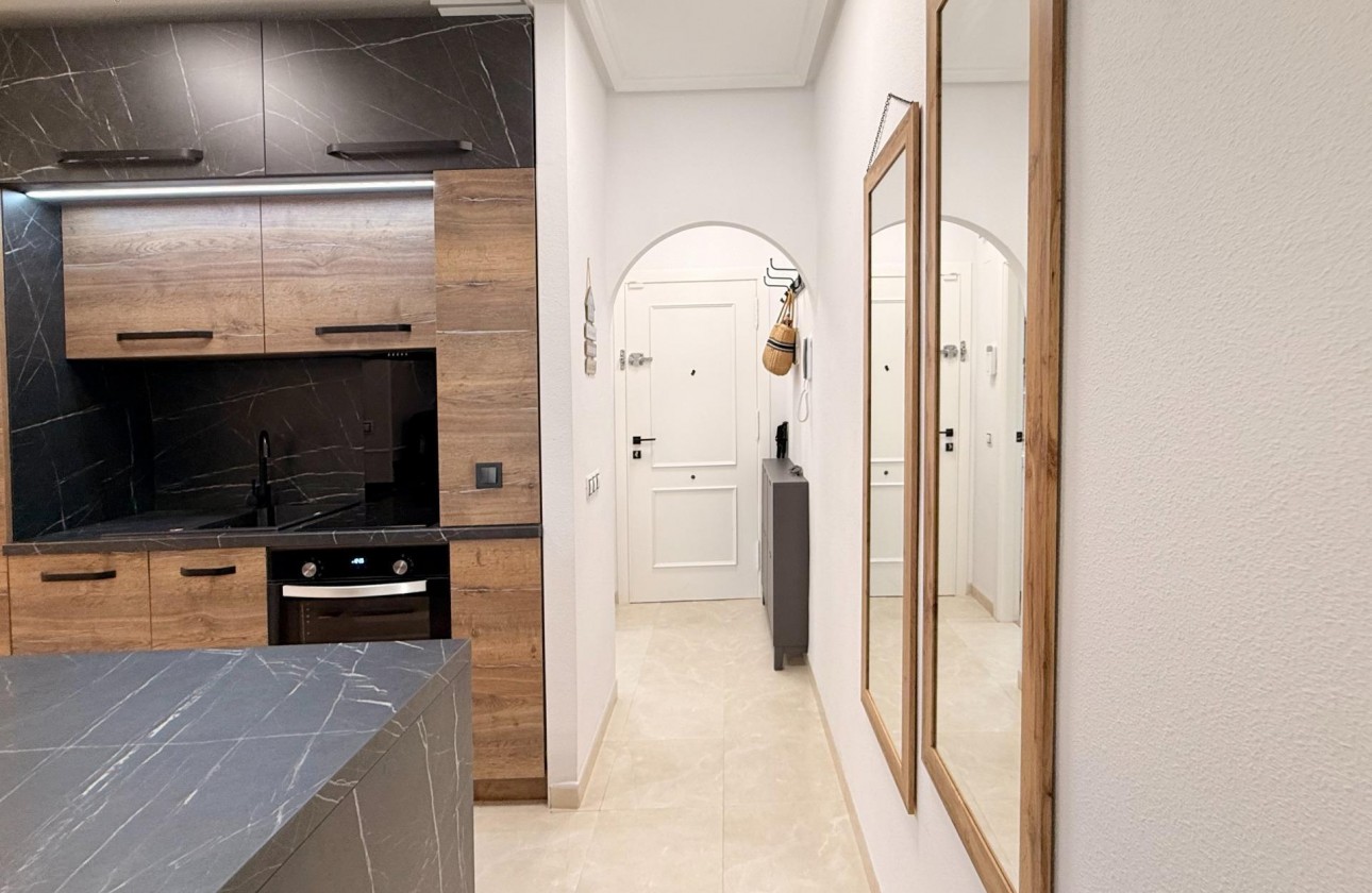 Resale - Apartment / flat - Torrevieja - Estacion de autobuses