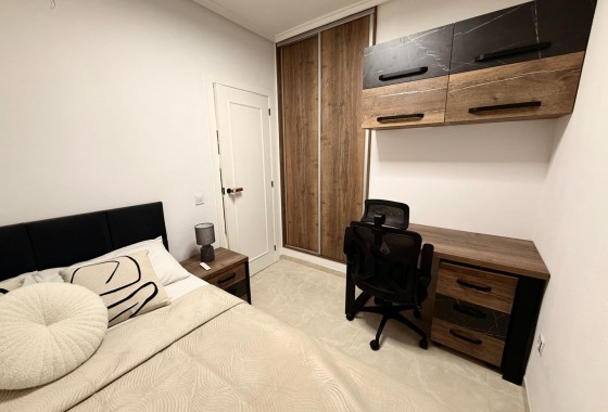 Resale - Apartment / flat - Torrevieja - Estacion de autobuses