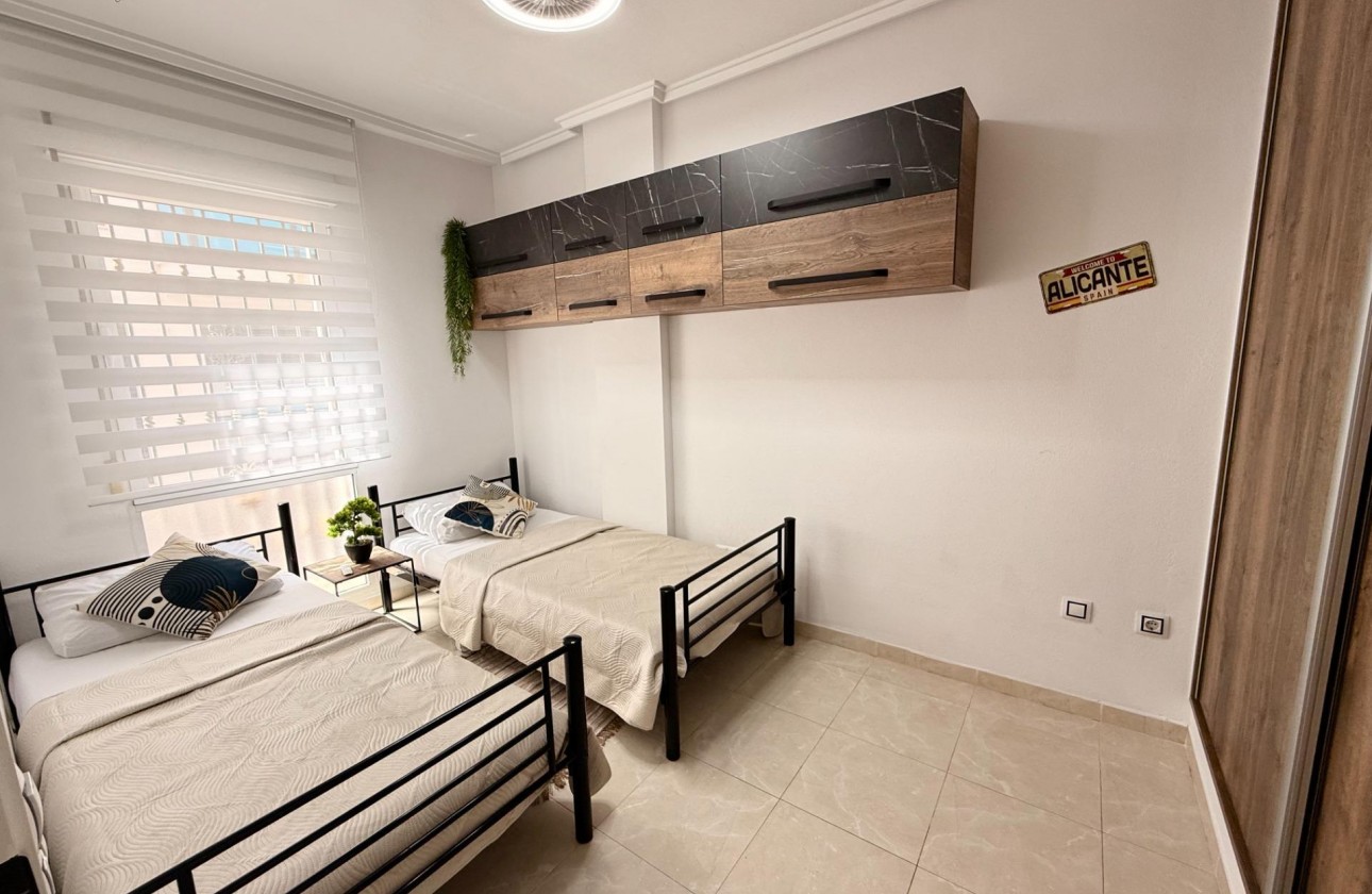 Resale - Apartment / flat - Torrevieja - Estacion de autobuses