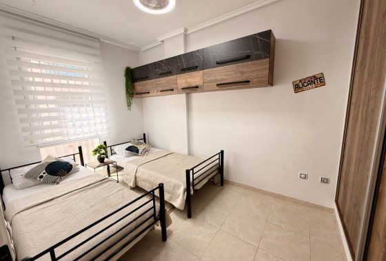 Resale - Apartment / flat - Torrevieja - Estacion de autobuses