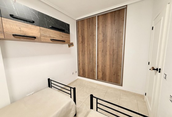 Resale - Apartment / flat - Torrevieja - Estacion de autobuses