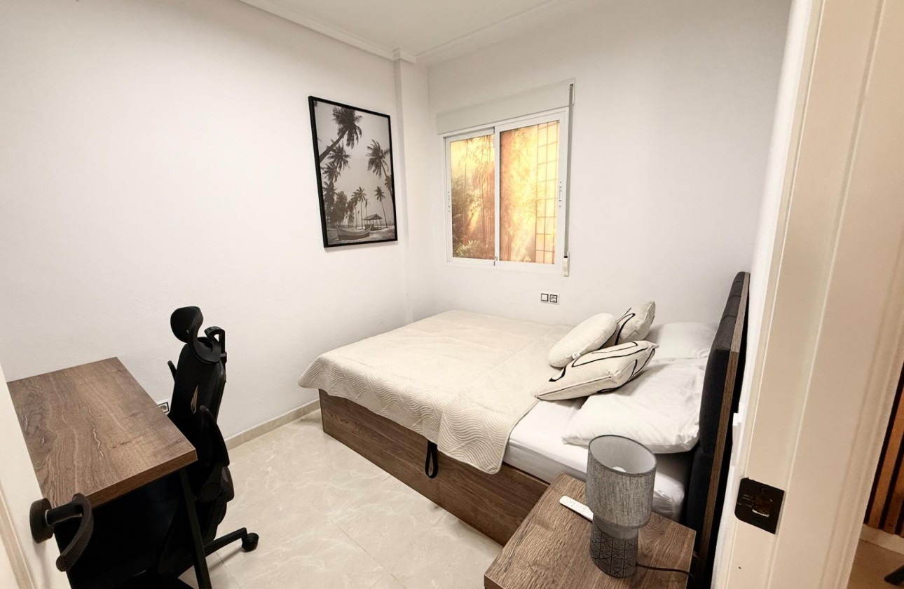 Resale - Apartment / flat - Torrevieja - Estacion de autobuses