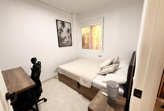 Resale - Apartment / flat - Torrevieja - Estacion de autobuses
