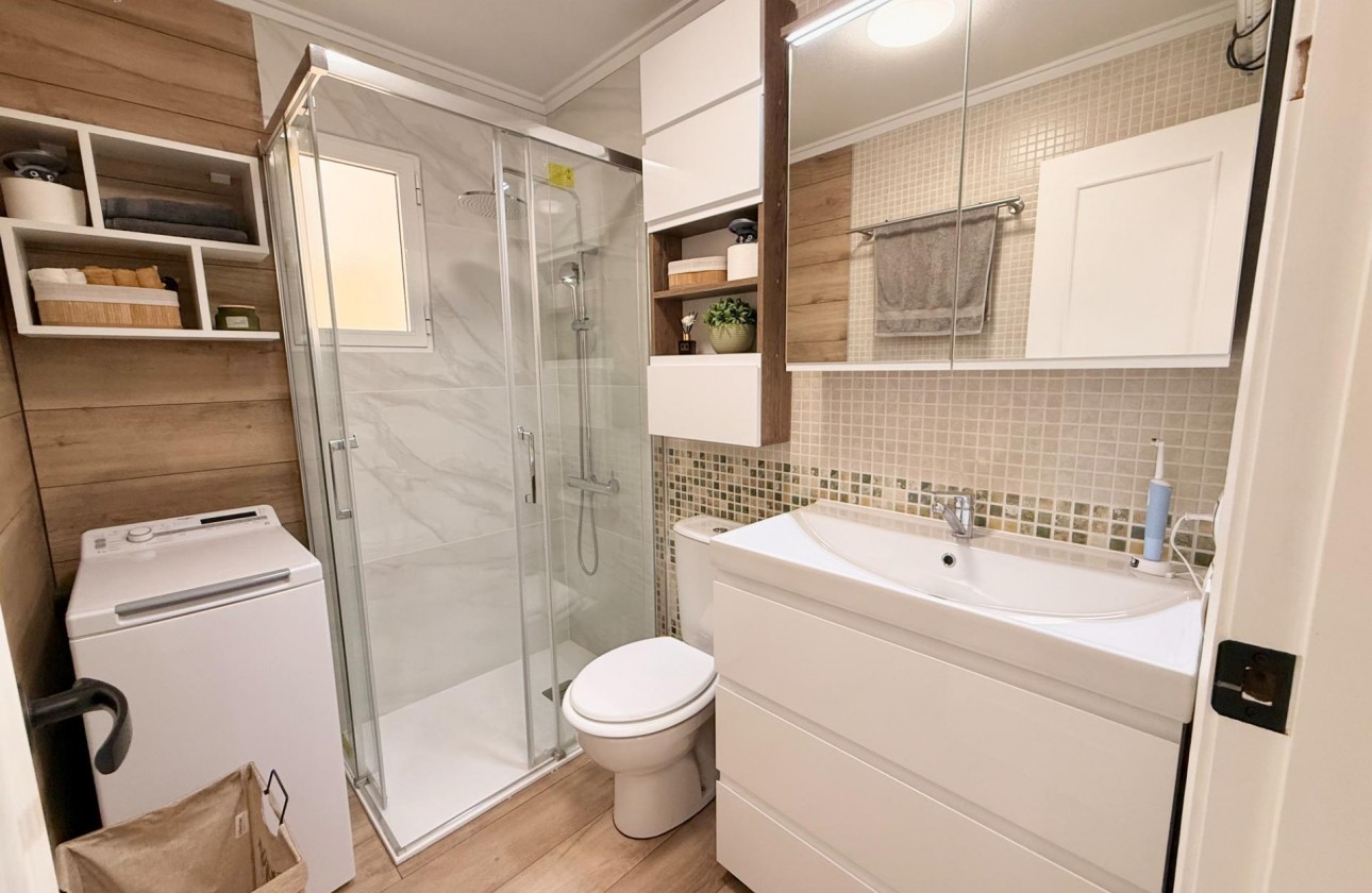 Resale - Apartment / flat - Torrevieja - Estacion de autobuses