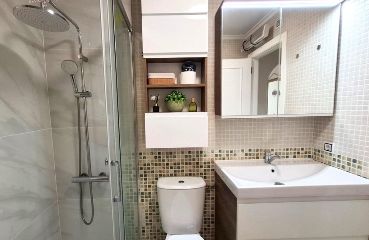 Resale - Apartment / flat - Torrevieja - Estacion de autobuses