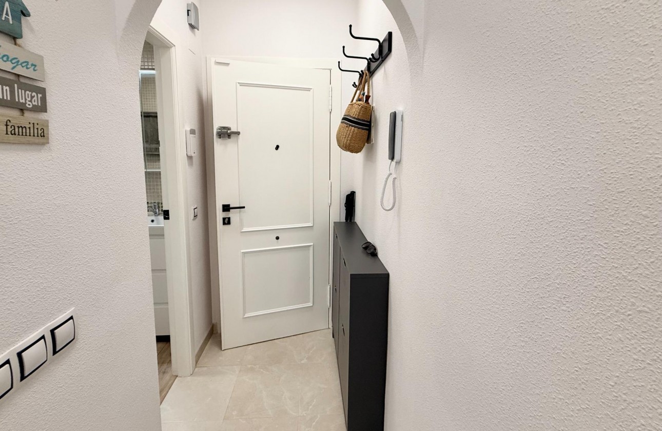 Resale - Apartment / flat - Torrevieja - Estacion de autobuses