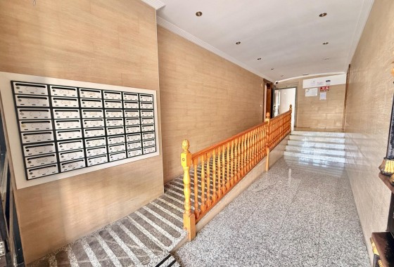 Resale - Apartment / flat - Torrevieja - Estacion de autobuses