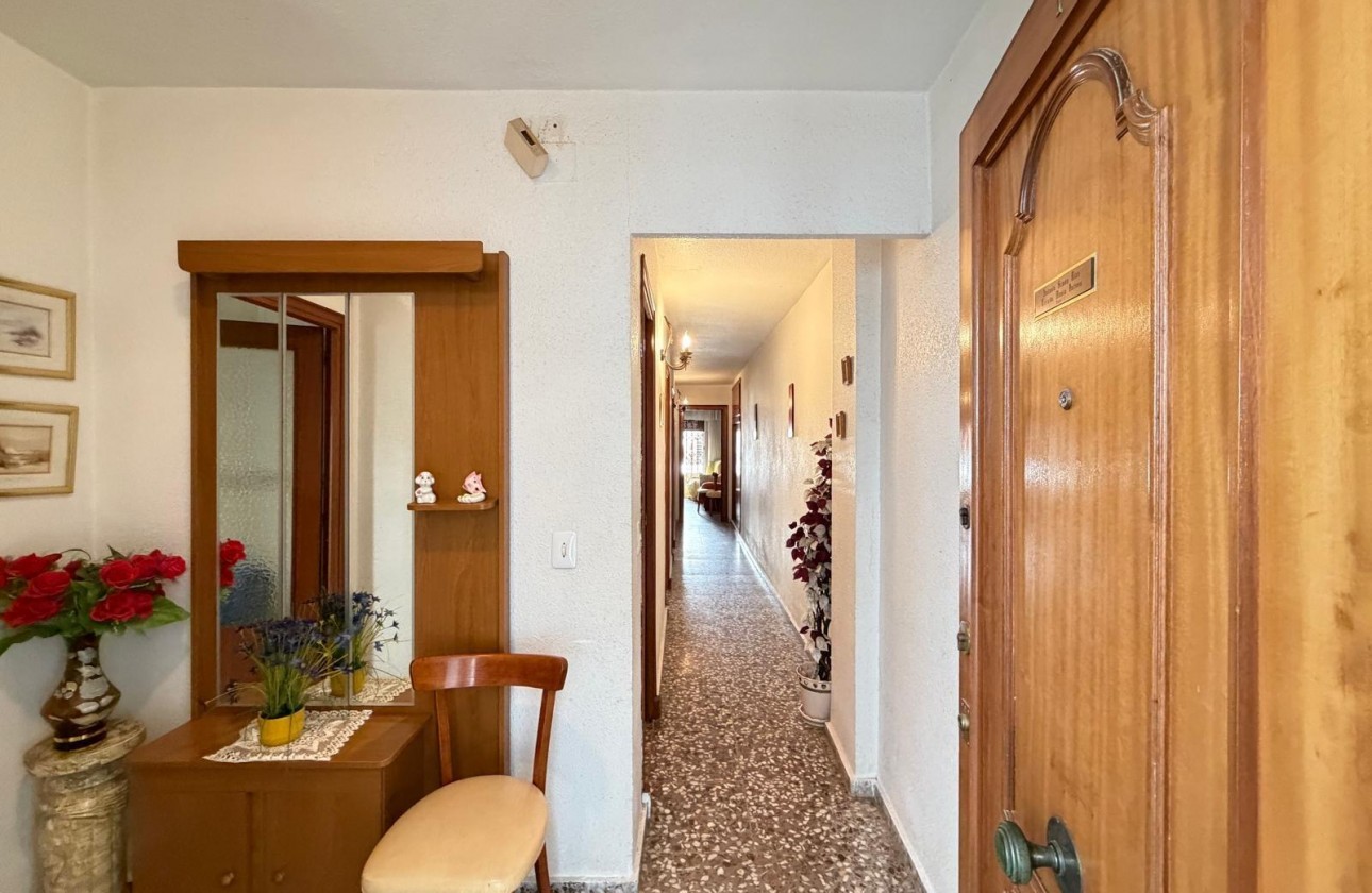 Resale - Apartment / flat - Torrevieja - Las Piscinas Naturales