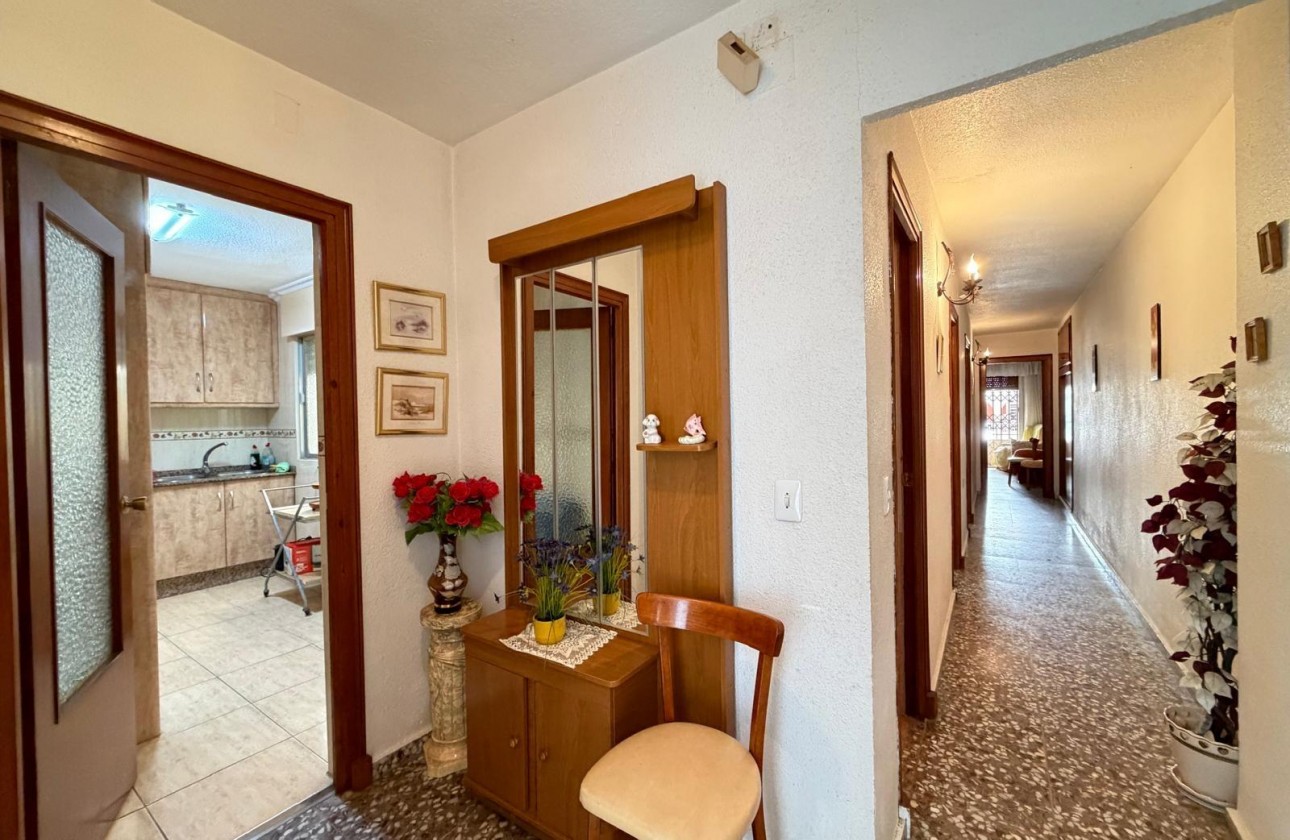 Resale - Apartment / flat - Torrevieja - Las Piscinas Naturales