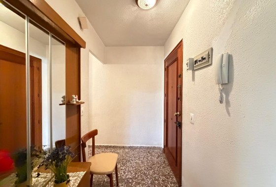 Resale - Apartment / flat - Torrevieja - Las Piscinas Naturales