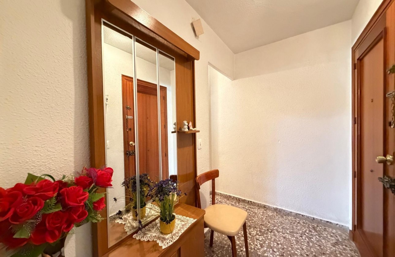 Resale - Apartment / flat - Torrevieja - Las Piscinas Naturales