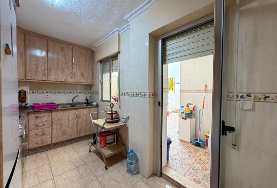 Resale - Apartment / flat - Torrevieja - Las Piscinas Naturales