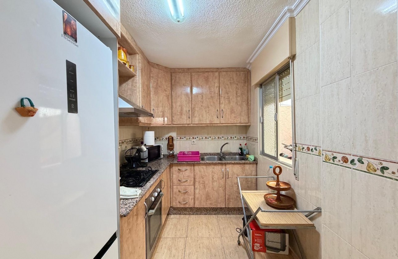 Resale - Apartment / flat - Torrevieja - Las Piscinas Naturales