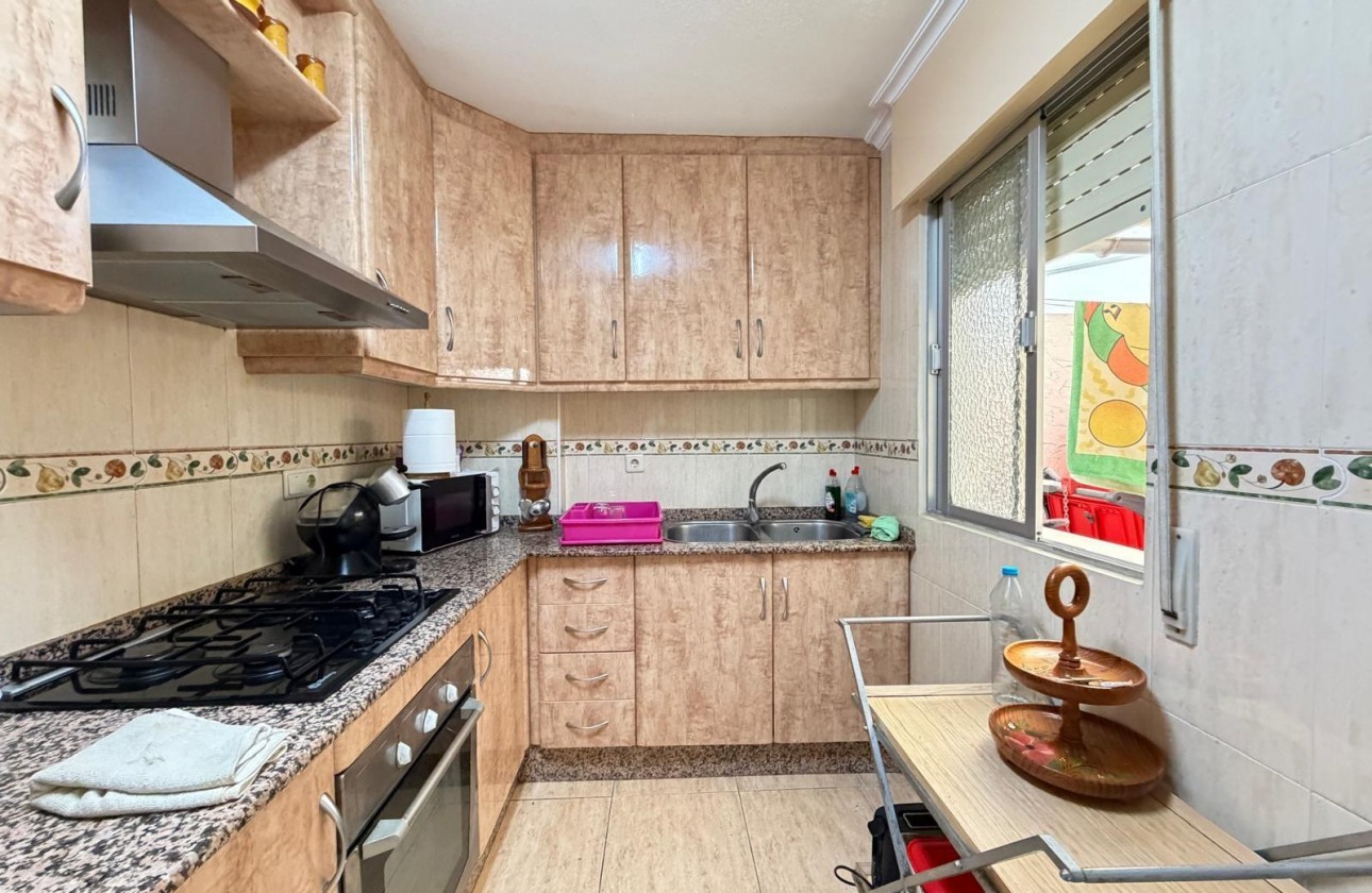 Resale - Apartment / flat - Torrevieja - Las Piscinas Naturales