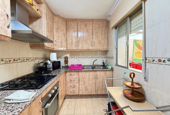 Resale - Apartment / flat - Torrevieja - Las Piscinas Naturales