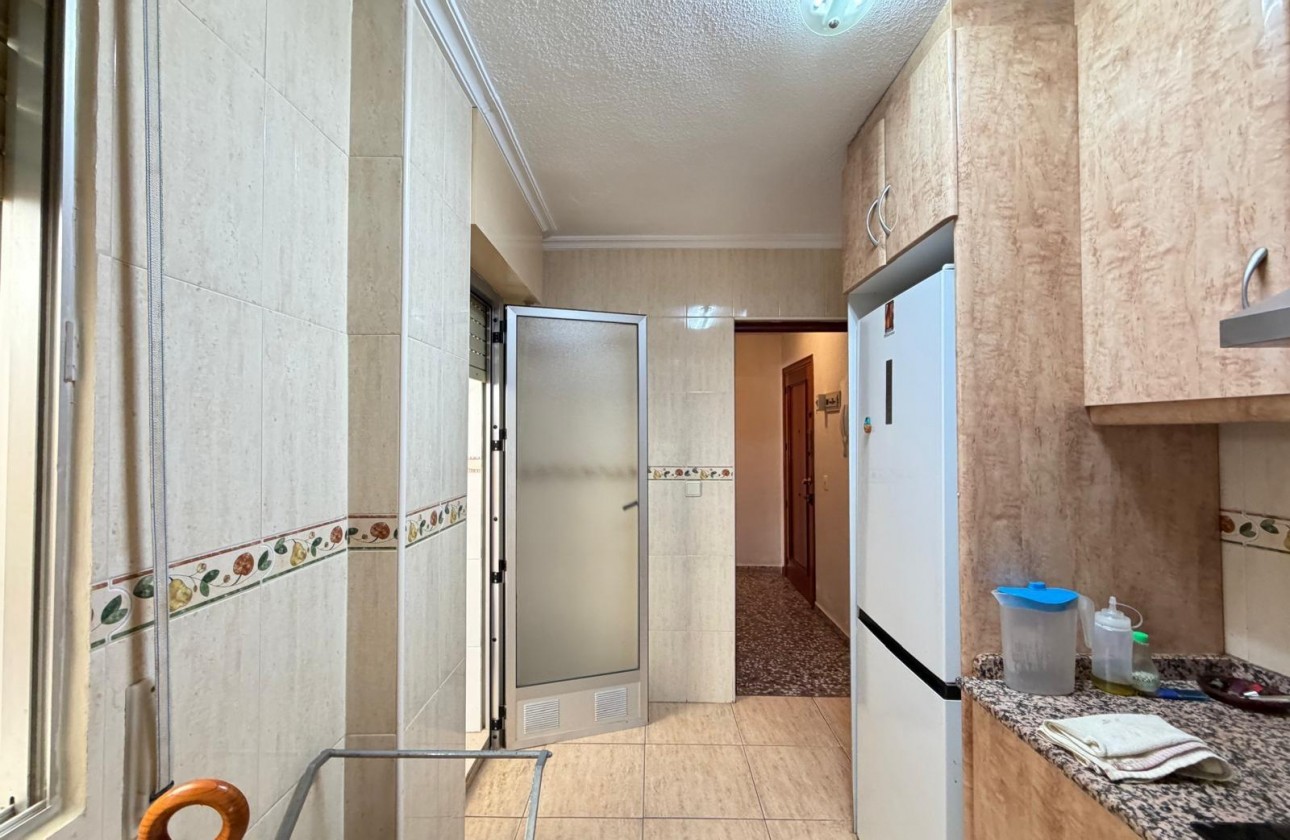 Resale - Apartment / flat - Torrevieja - Las Piscinas Naturales