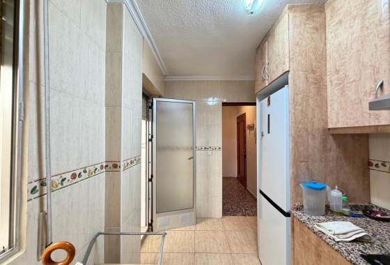 Resale - Apartment / flat - Torrevieja - Las Piscinas Naturales