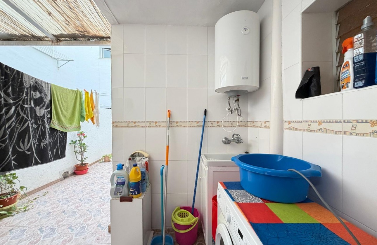 Resale - Apartment / flat - Torrevieja - Las Piscinas Naturales