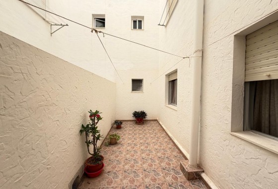 Resale - Apartment / flat - Torrevieja - Las Piscinas Naturales