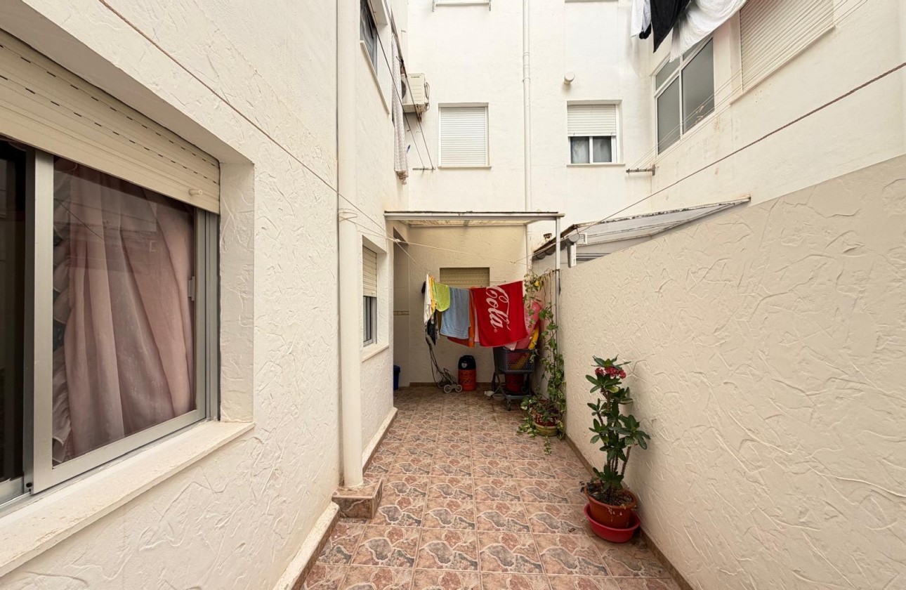 Resale - Apartment / flat - Torrevieja - Las Piscinas Naturales