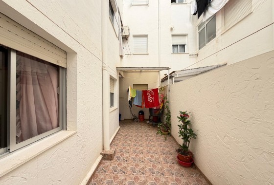 Resale - Apartment / flat - Torrevieja - Las Piscinas Naturales