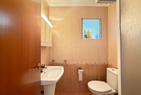 Resale - Apartment / flat - Torrevieja - Las Piscinas Naturales