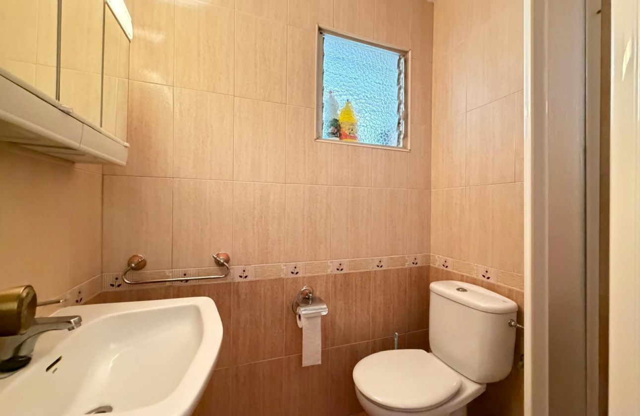 Resale - Apartment / flat - Torrevieja - Las Piscinas Naturales