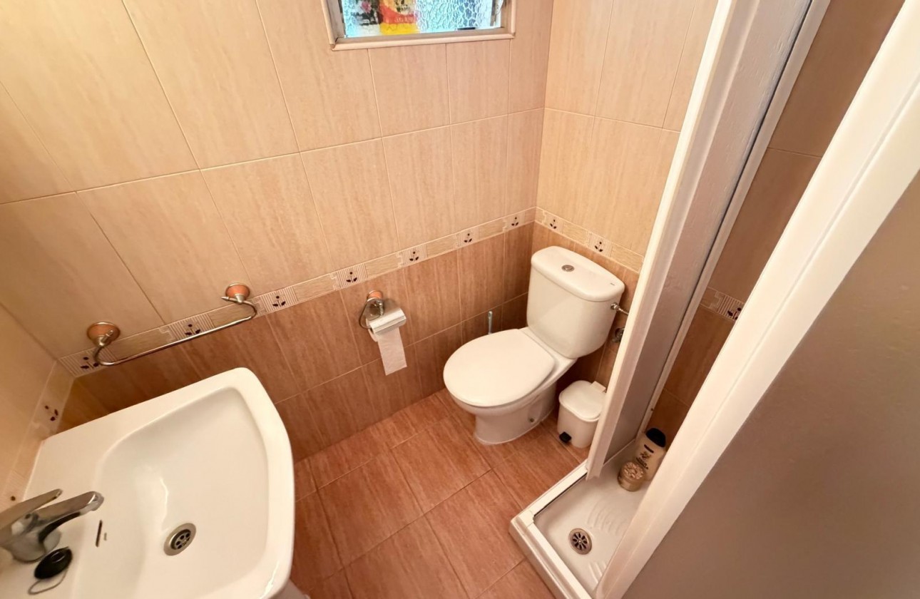 Resale - Apartment / flat - Torrevieja - Las Piscinas Naturales