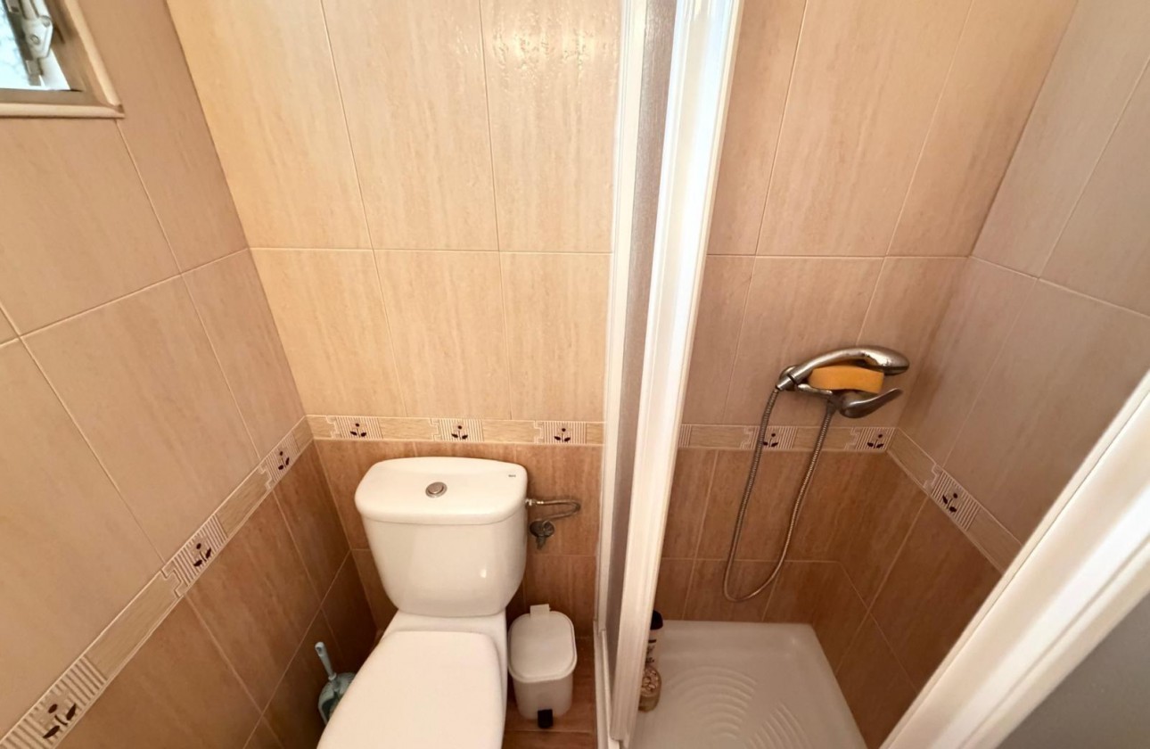 Resale - Apartment / flat - Torrevieja - Las Piscinas Naturales