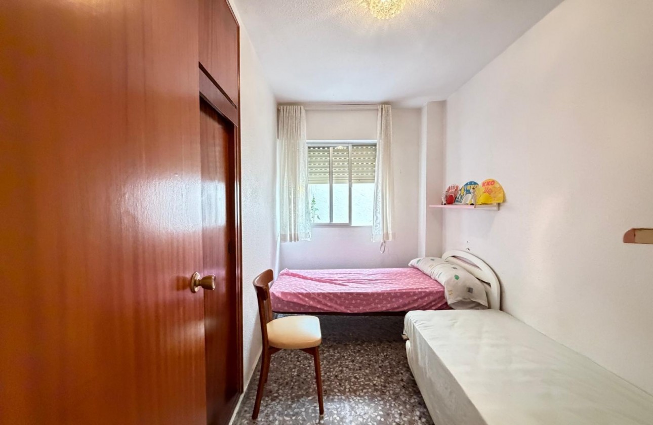 Resale - Apartment / flat - Torrevieja - Las Piscinas Naturales